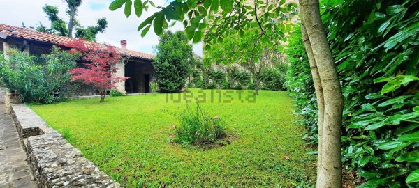 casa indipendente in vendita a Travo