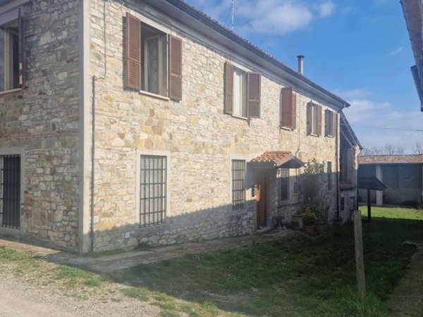 casa indipendente in vendita a Travo