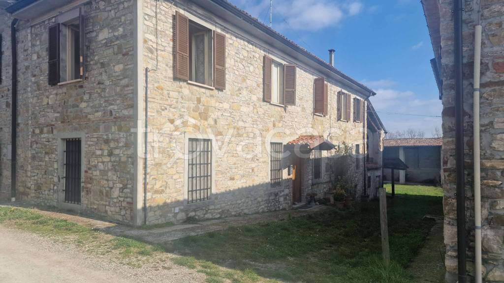 casa indipendente in vendita a Travo