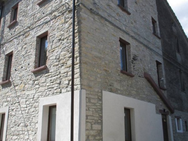 casa indipendente in vendita a Travo in zona Quadrelli