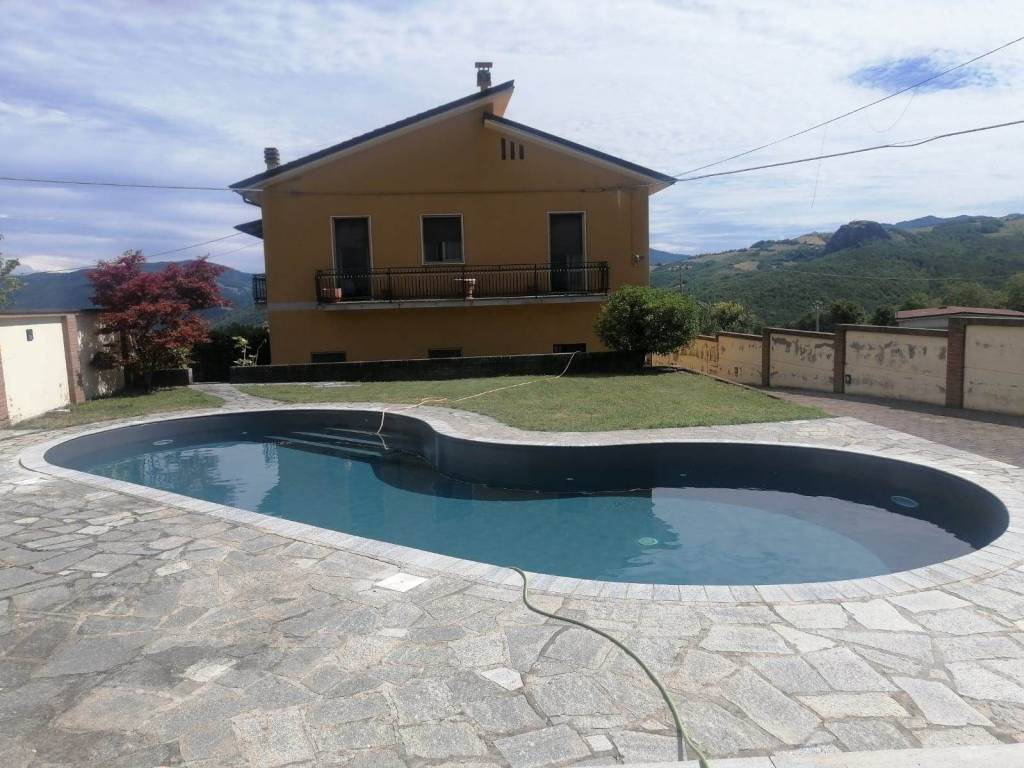 casa indipendente in vendita a Travo in zona Bobbiano