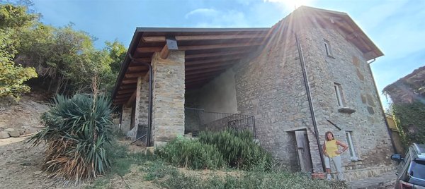 casa indipendente in vendita a Travo in zona Bobbiano
