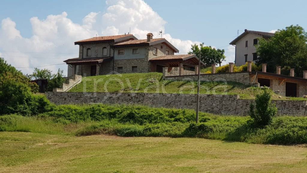 casa indipendente in vendita a Travo in zona Quadrelli