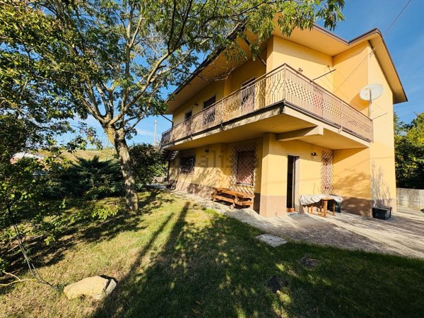 casa indipendente in vendita a Travo in zona Donceto