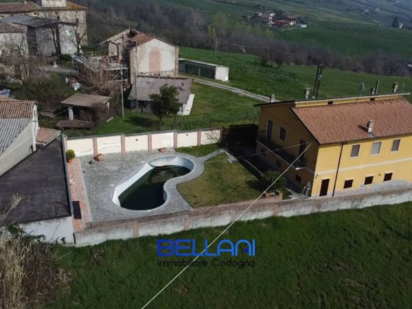 casa indipendente in vendita a Travo in zona Bobbiano