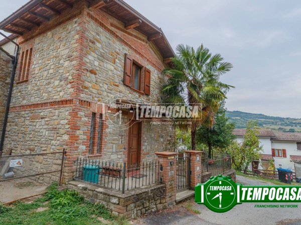 appartamento in vendita a Travo in zona Quadrelli