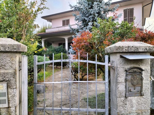 casa indipendente in vendita a Travo in zona Quadrelli