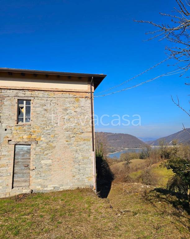 casa indipendente in vendita a Vernasca in zona Castelletto