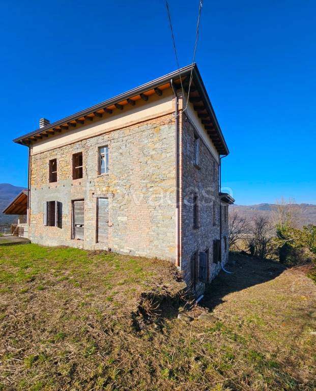 casa indipendente in vendita a Vernasca in zona Castelletto