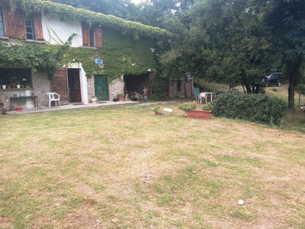 casa indipendente in vendita a Vernasca