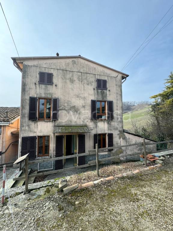 casa indipendente in vendita a Vernasca
