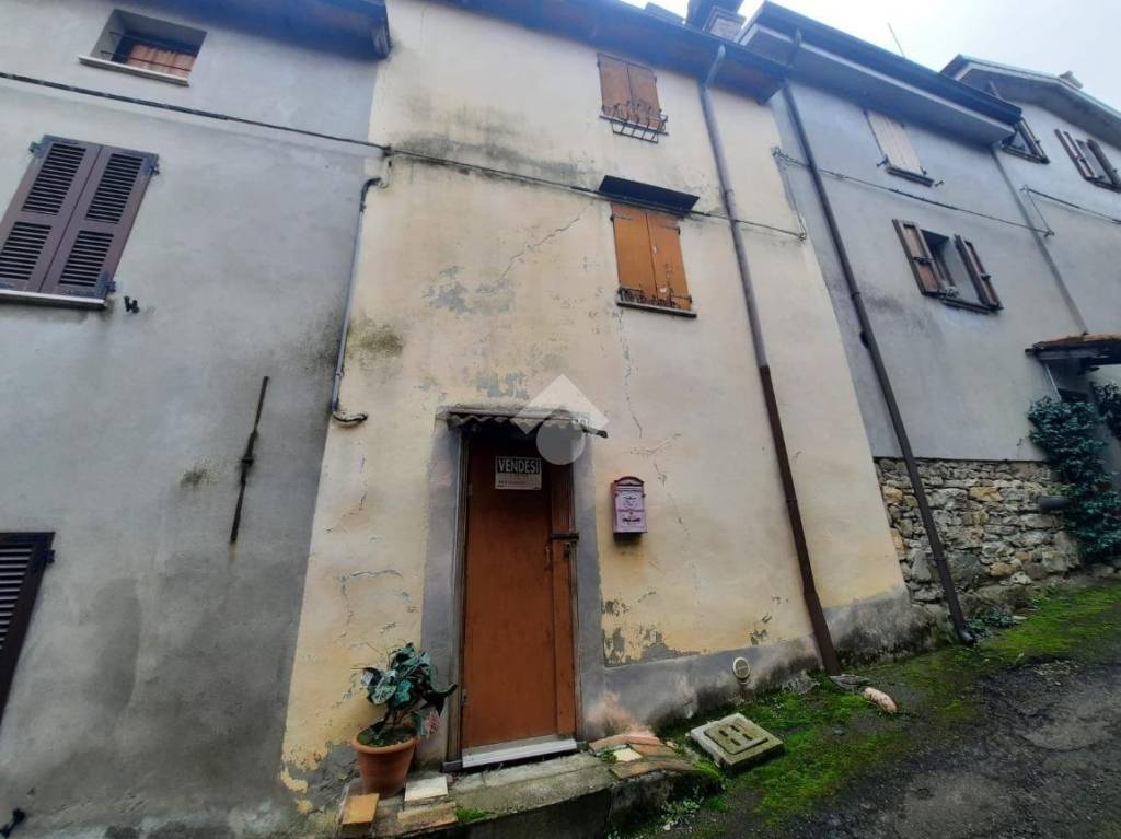 casa indipendente in vendita a Vernasca