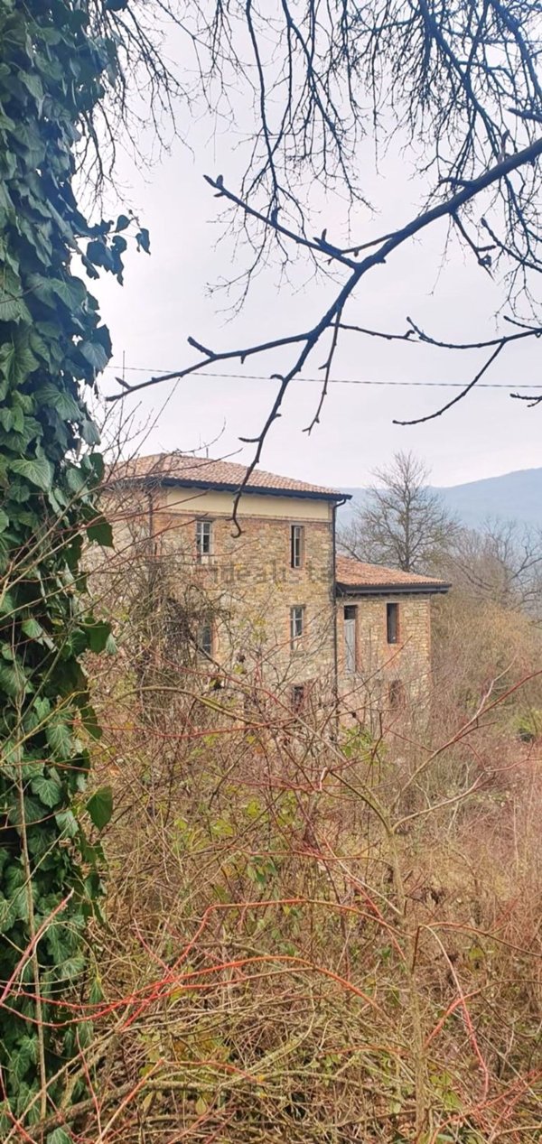casale in vendita a Vernasca in zona Castelletto