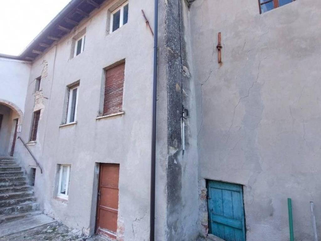 esavano in vendita a Vernasca