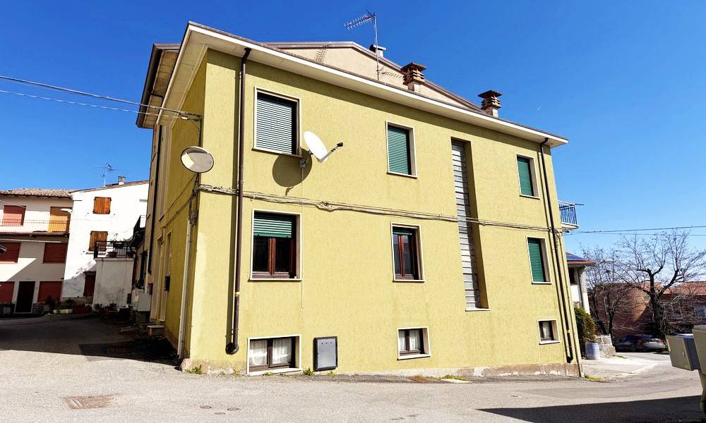 casa indipendente in vendita a Vernasca
