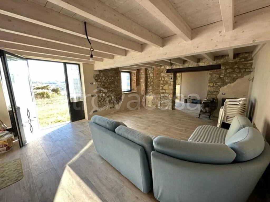 casa indipendente in vendita a Vernasca in zona Vigoleno