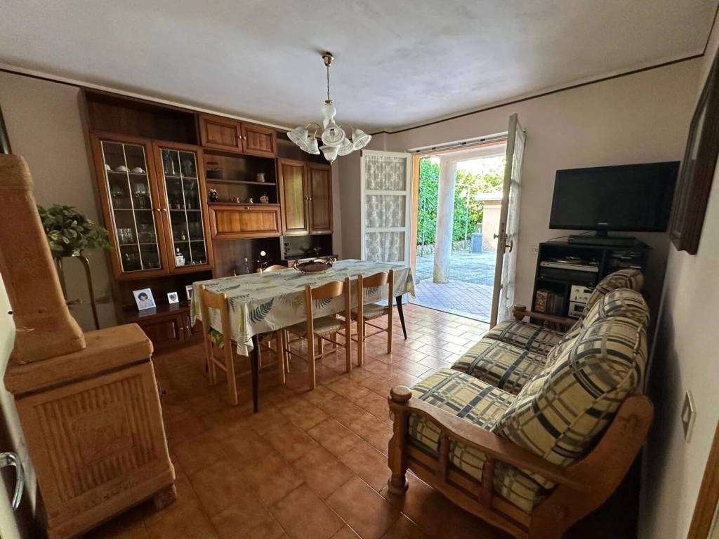 casa indipendente in vendita a Vernasca in zona Vigoleno