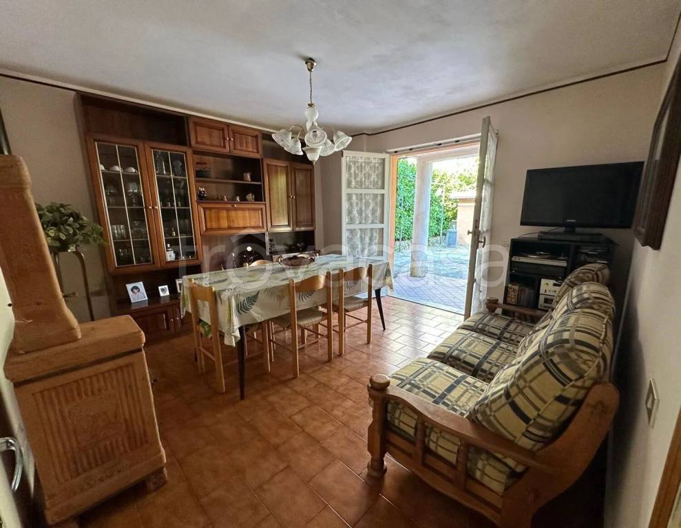 casa indipendente in vendita a Vernasca in zona Vigoleno