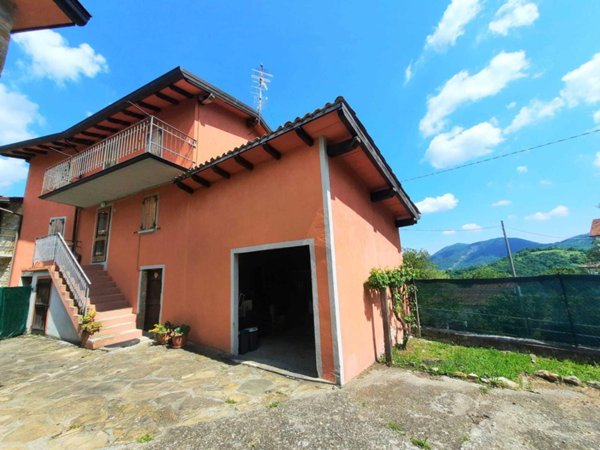 casa indipendente in vendita a Vernasca
