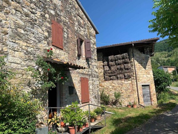 appartamento in vendita a Vernasca in zona Vigoleno