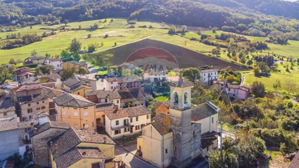casa indipendente in vendita a Vernasca