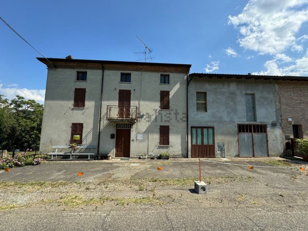 casa indipendente in vendita a Vernasca
