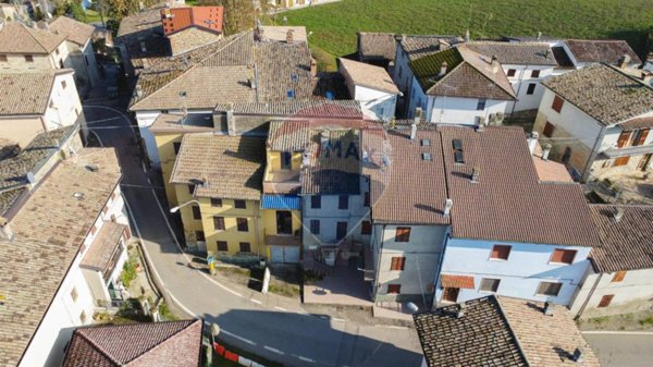 casa indipendente in vendita a Vernasca