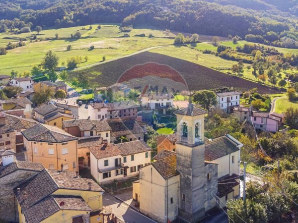 casa indipendente in vendita a Vernasca