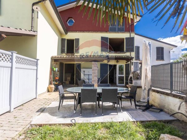 casa indipendente in vendita a Vernasca