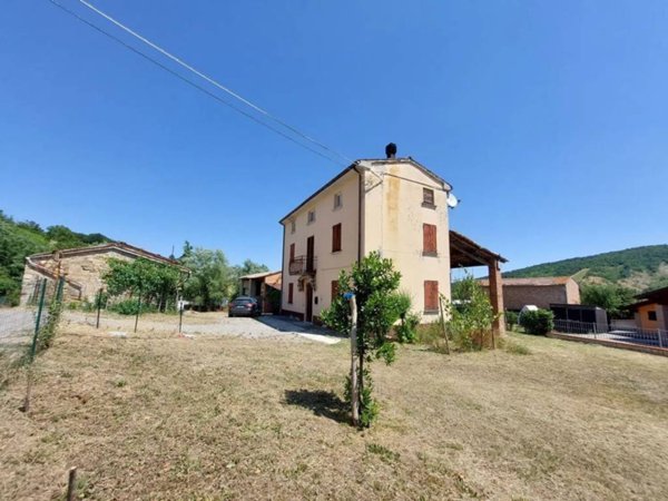 casa indipendente in vendita a Vernasca in zona Vigoleno