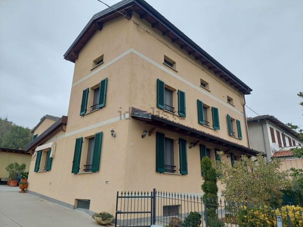 casa indipendente in vendita a Vernasca