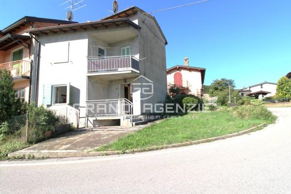 casa indipendente in vendita a Vernasca