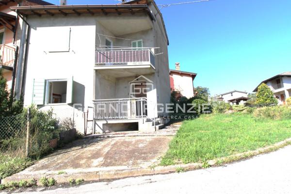 casa indipendente in vendita a Vernasca