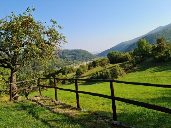 casale in vendita a Vernasca in zona Castelletto