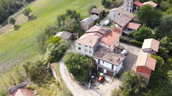 casa indipendente in vendita a Vernasca
