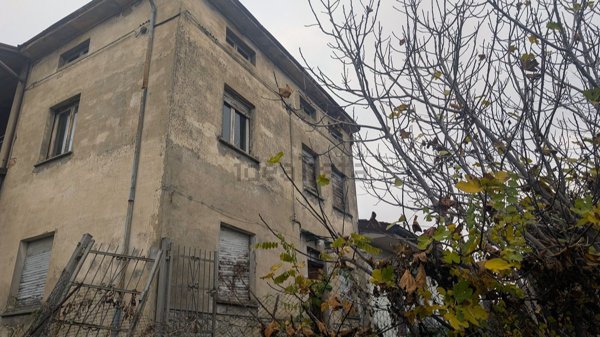 casa semindipendente in vendita a Vernasca