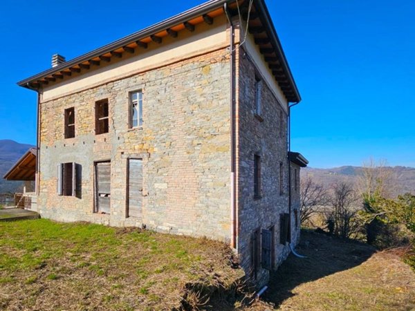 casa indipendente in vendita a Vernasca in zona Castelletto