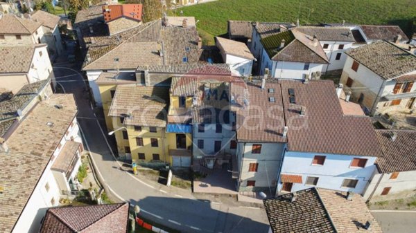 casa indipendente in vendita a Vernasca