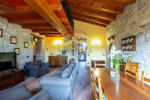 casa indipendente in vendita a Vernasca in zona Vigoleno