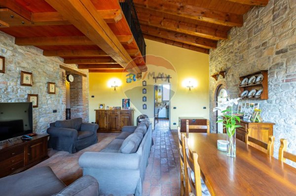 casa indipendente in vendita a Vernasca in zona Vigoleno