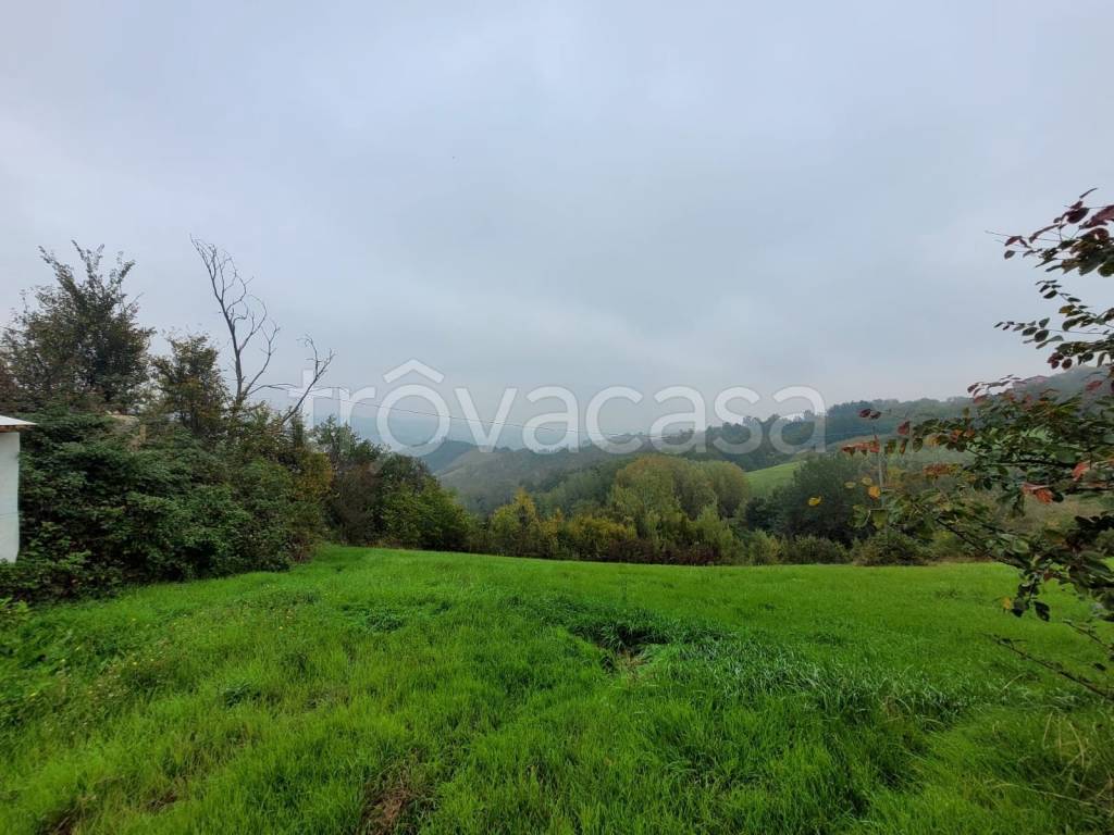 casa indipendente in vendita a Vernasca in zona Vigoleno