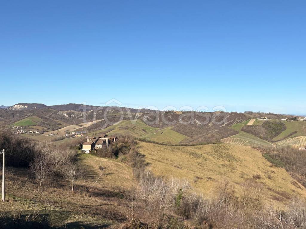 casa indipendente in vendita a Vernasca in zona Vigoleno