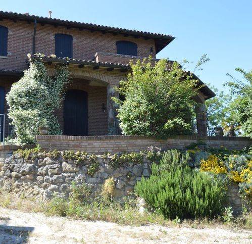 casa indipendente in vendita a Vernasca in zona Vigoleno
