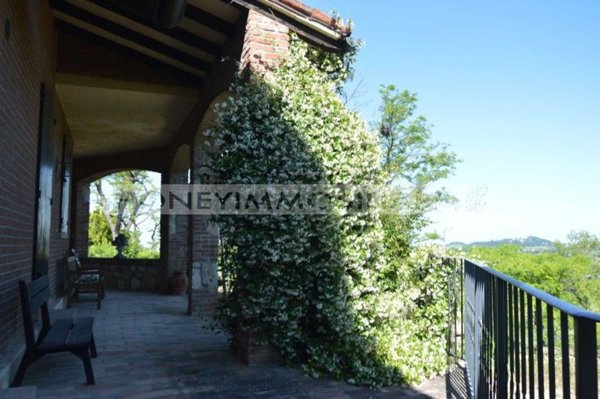 casa indipendente in vendita a Vernasca in zona Vigoleno