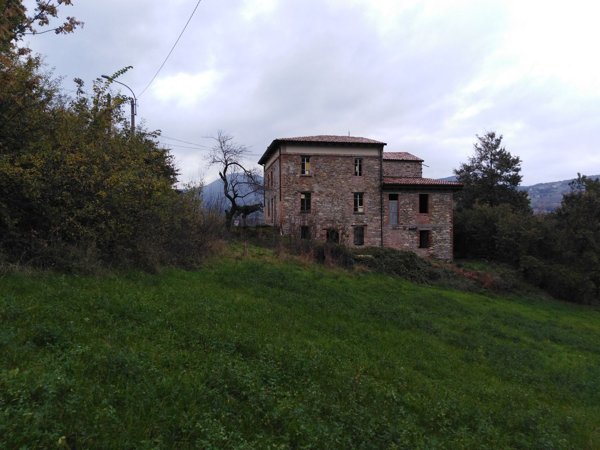 casale in vendita a Vernasca in zona Mignano