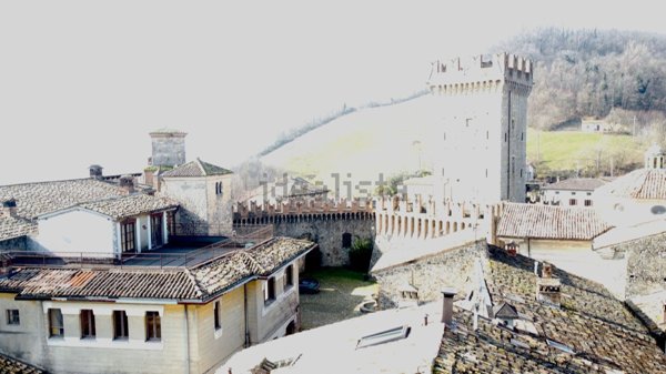 casa indipendente in vendita a Vernasca in zona Vigoleno