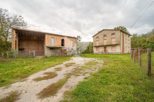 casa indipendente in vendita a Vernasca