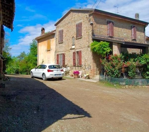 casa indipendente in vendita a Vernasca