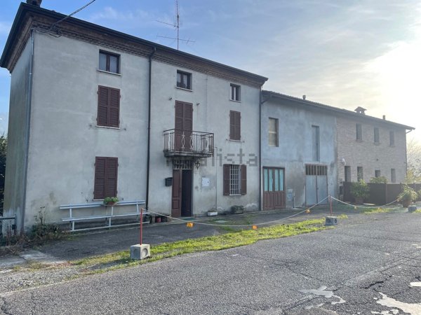 casa indipendente in vendita a Vernasca