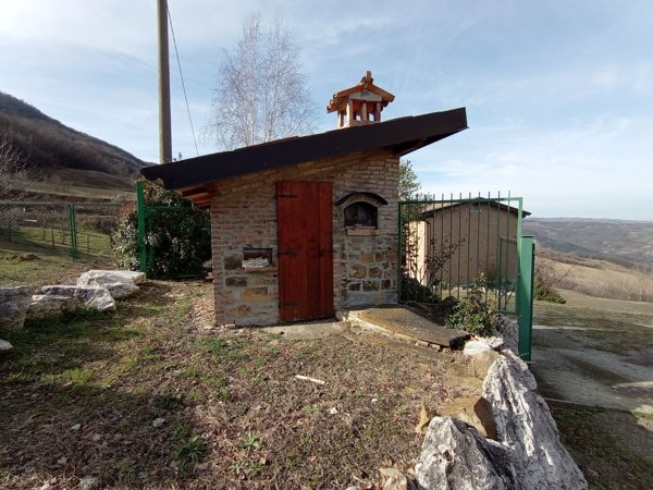 casa indipendente in vendita a Vernasca
